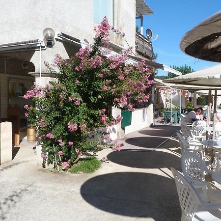 Camping L'Eau Vive Hotel Dauphin Exterior photo