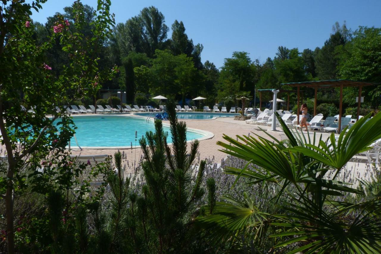 Camping L'Eau Vive Hotel Dauphin Exterior photo